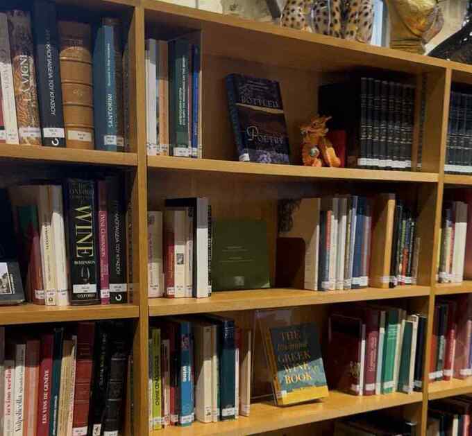 Η ΒΙΒΟΝ – Η πρώτη Βιβλιοθήκη Οίνου της Ελλάδας άνοιξε τις πόρτες της στη Νάουσα